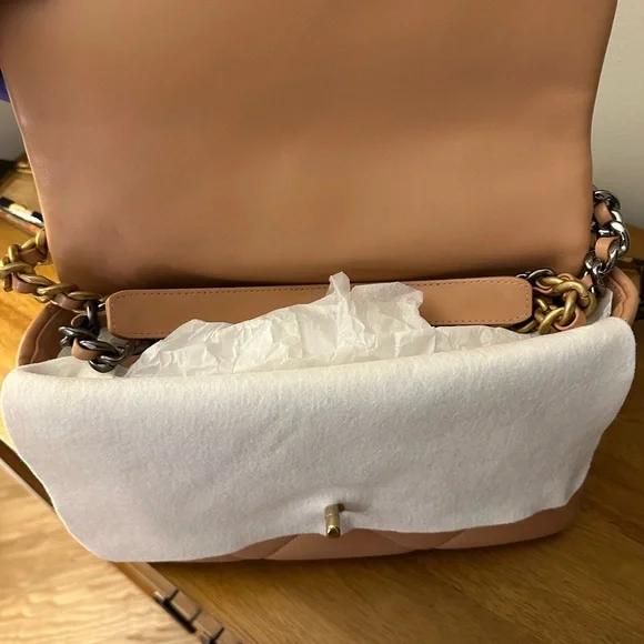 Chanel 19 large ( not maxi ) - Picture 7 of 16